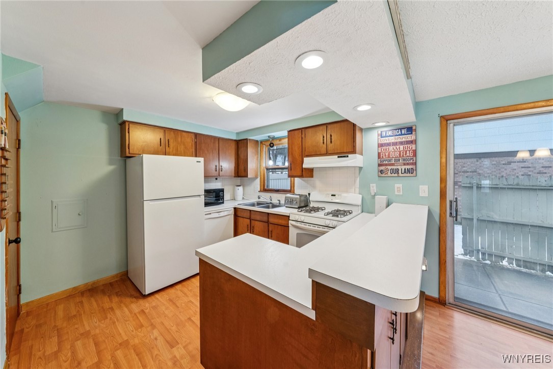 621 French Road, Unit R Cheektowaga, NY 14227 - Photo 9 of 23 kitchen with breakfast bar