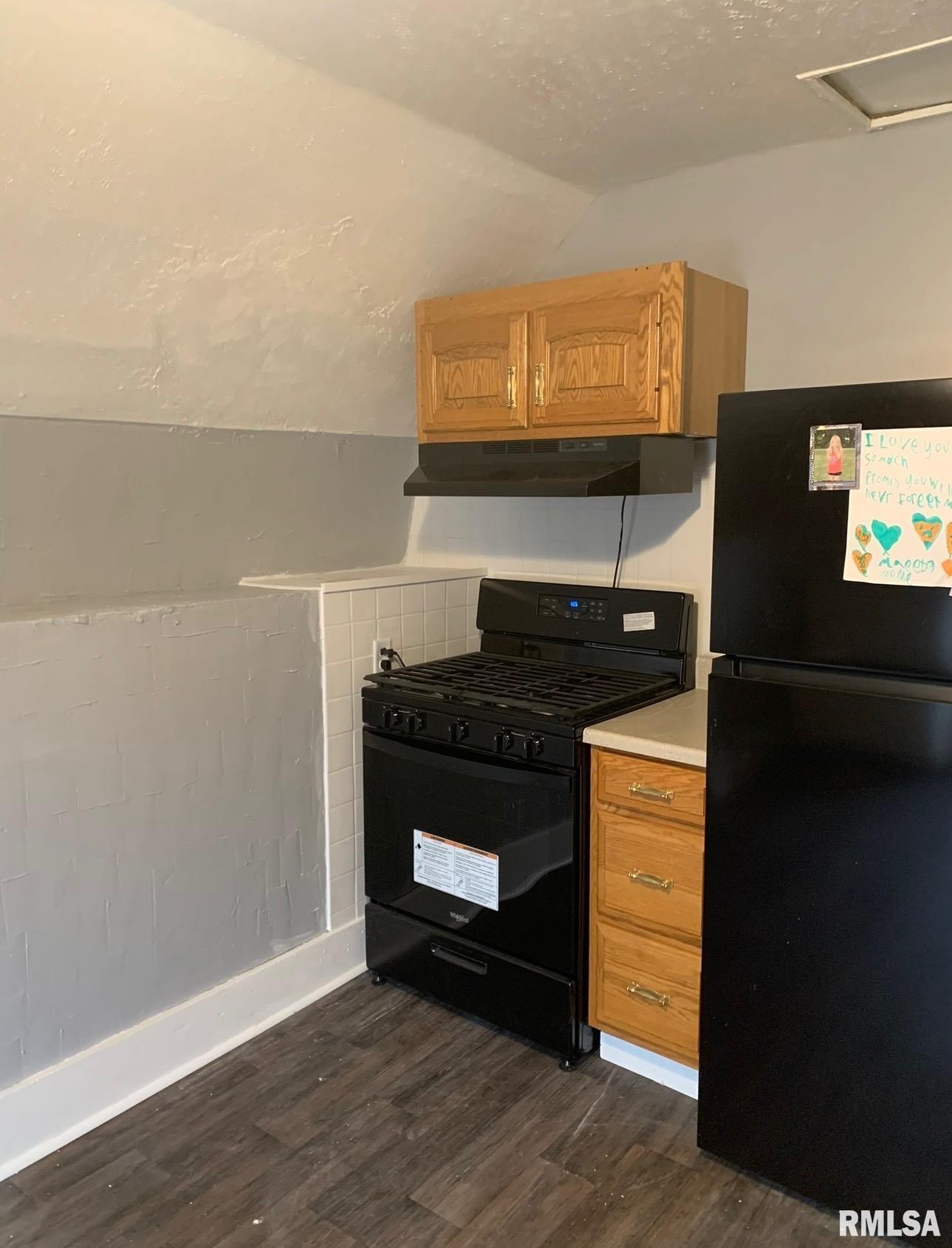 564 South Main Street Canton, IL 61520 - Photo 8 of 17