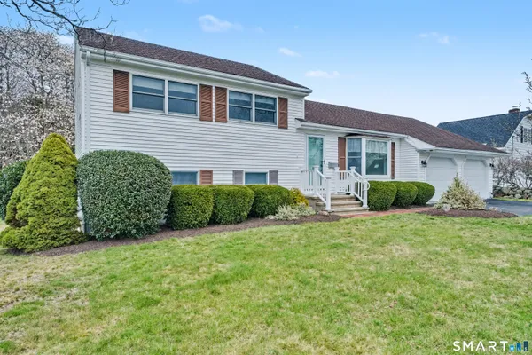 $550,000 | 6 Benjamin Road, Groton, CT 06355