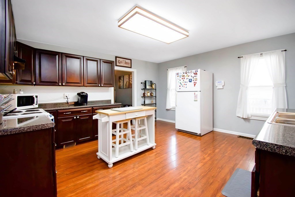 43 Barrison Street Springfield, MA 01109 - Photo 11 of 32