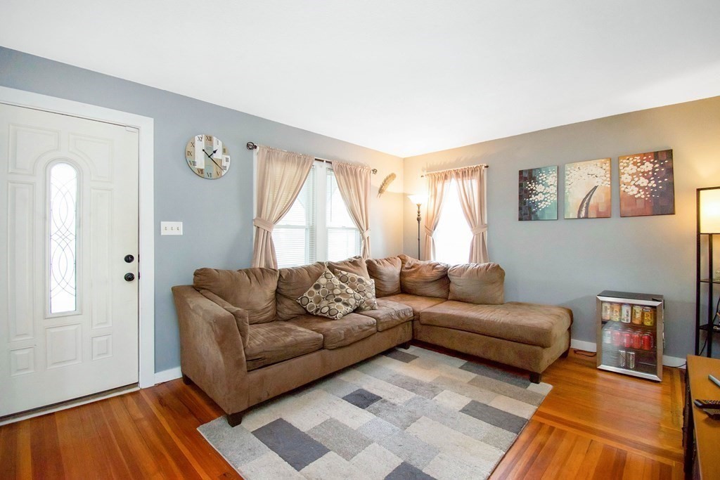 43 Barrison Street Springfield, MA 01109 - Photo 3 of 32