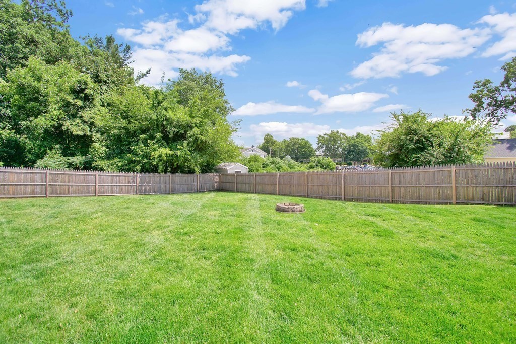 43 Barrison Street Springfield, MA 01109 - Photo 31 of 32