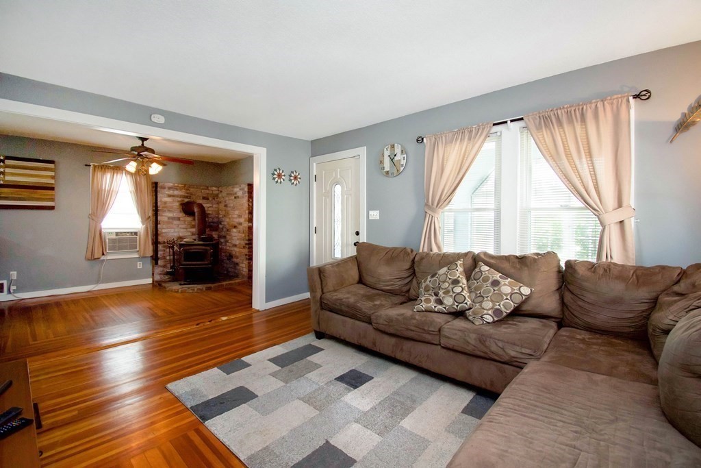 43 Barrison Street Springfield, MA 01109 - Photo 5 of 32