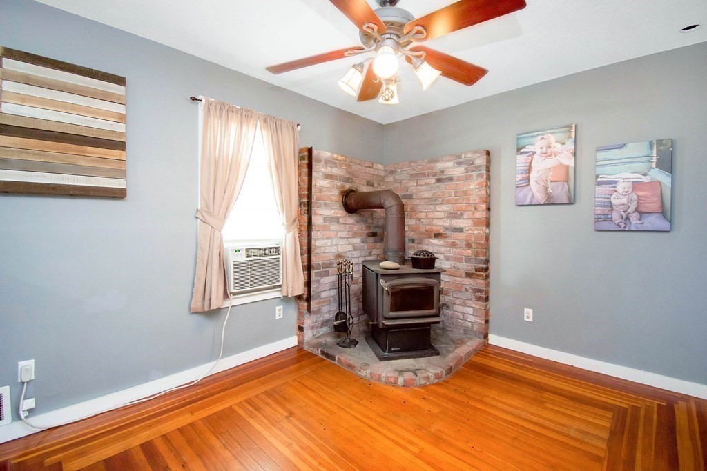 43 Barrison Street Springfield, MA 01109 - Photo 7 of 32