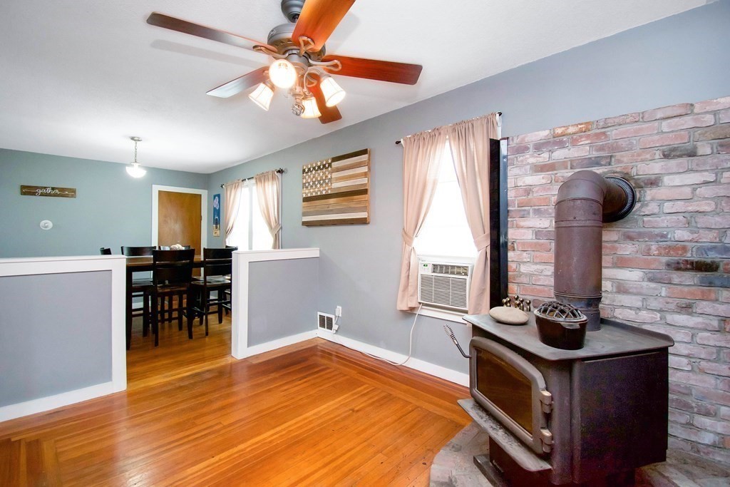 43 Barrison Street Springfield, MA 01109 - Photo 8 of 32