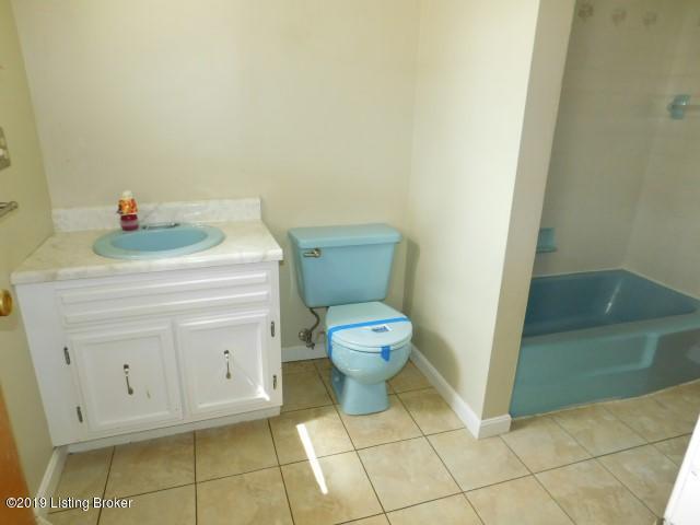 264 Red Lick Road Berea, KY 40403 - Photo 5 of 15 Bathroom (2)