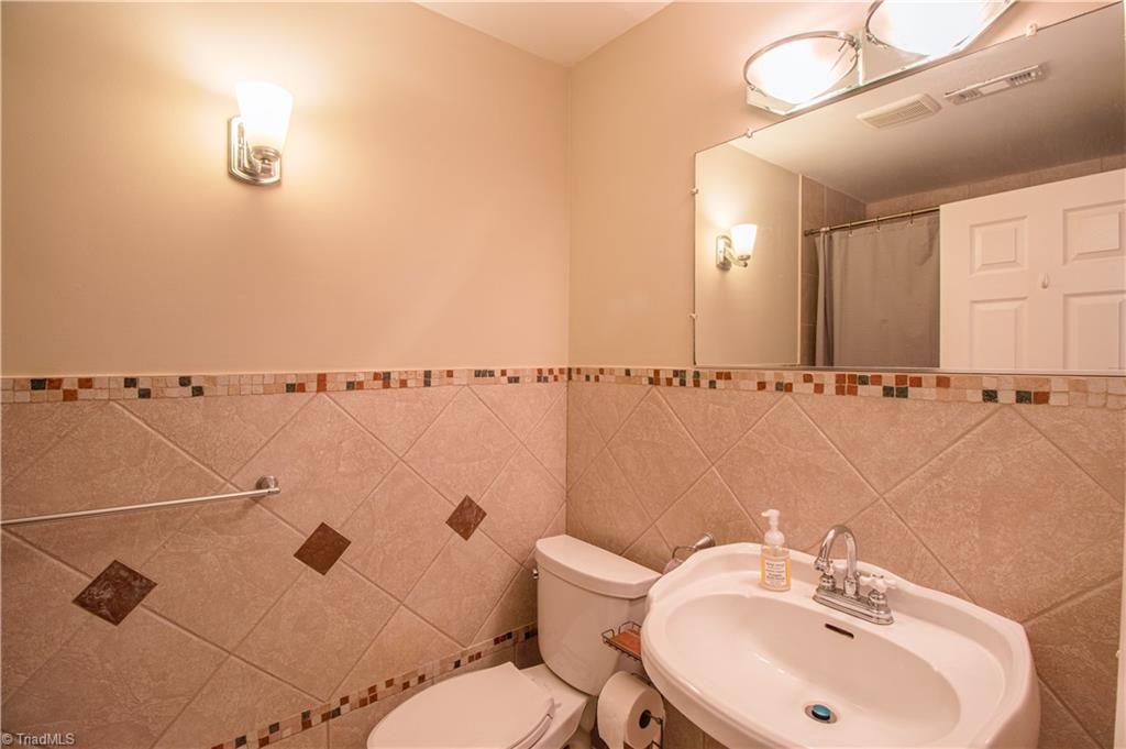 3701 Hobbs Road Greensboro, NC 27410 - Photo 25 of 35 Hallway full Bath