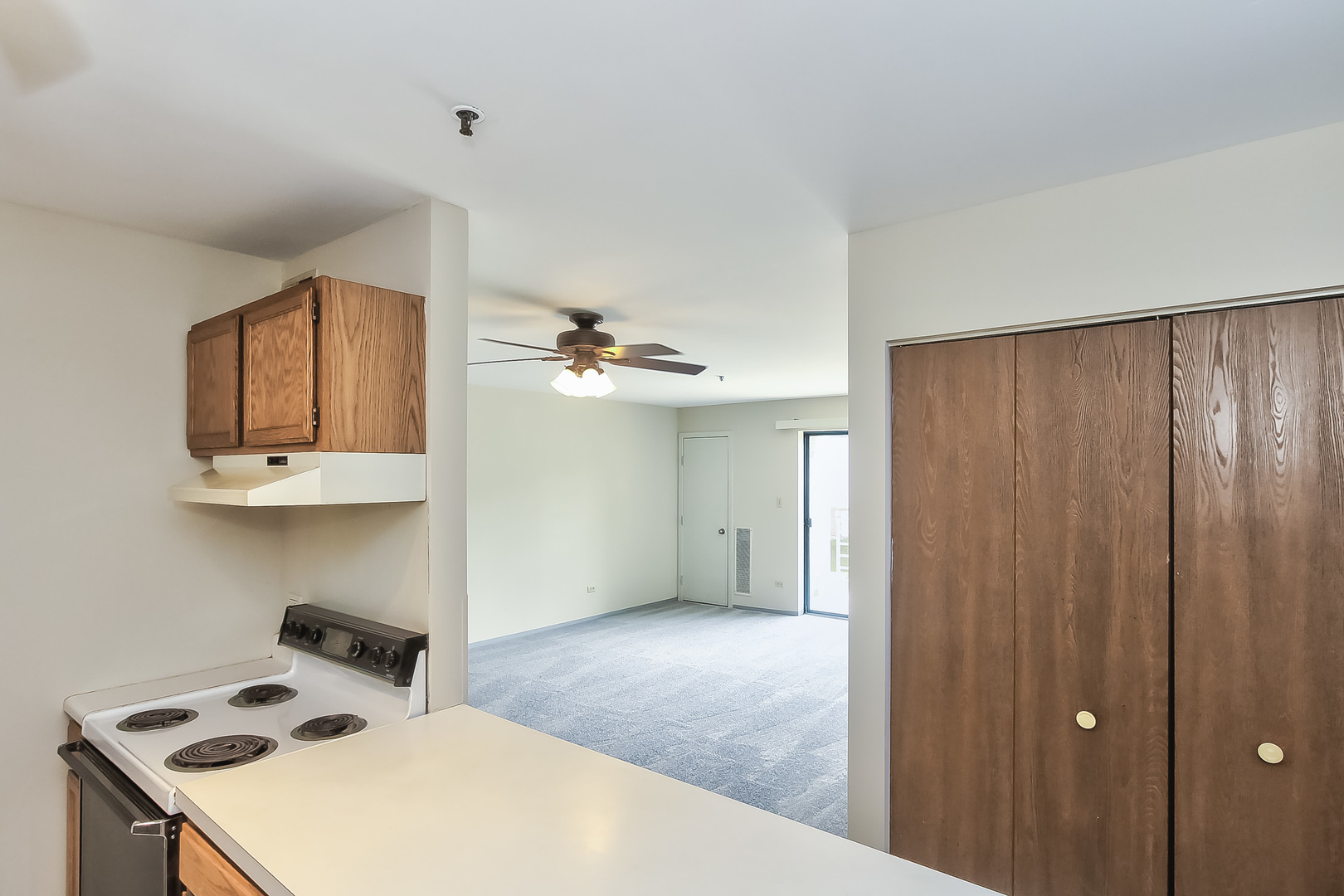 3255 Kirchoff Road, Unit 208 Rolling Meadows, IL 60008 - Photo 12 of 21 a view of kitchen and utility room