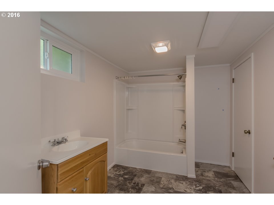 7315 Southwest Capitol Hill Road Portland, OR 97219 - Photo 8 of 16 Gallery Image 8