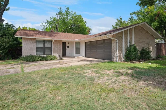 $385,000 | 736 Pinehurst Drive, Richardson, TX 75080