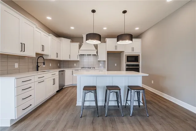 $584,500 | 25 Eagle Hollow, Penfield, NY 14526