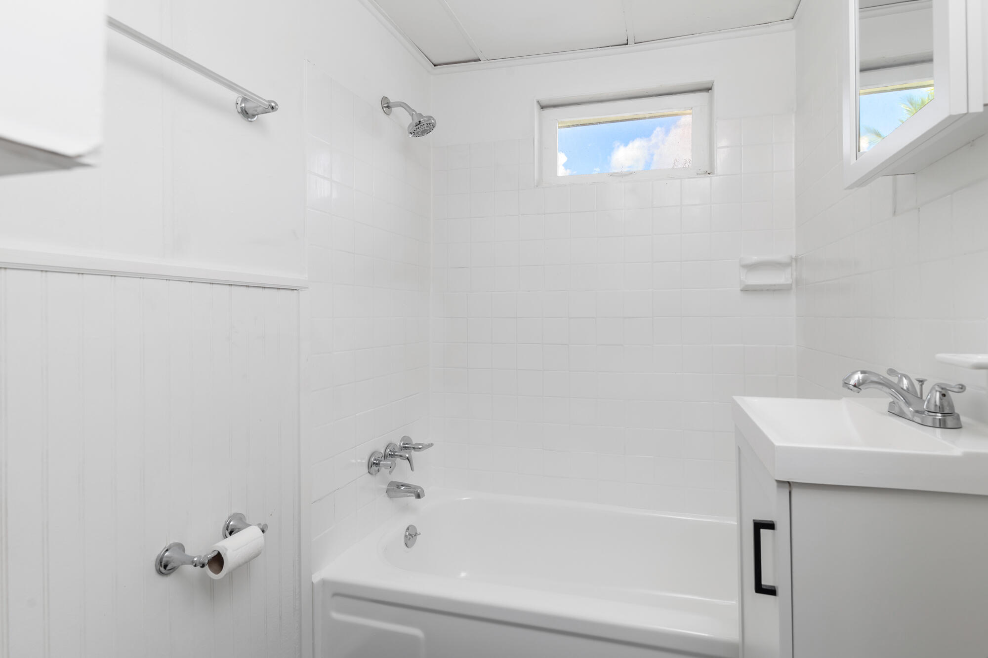 204 Conniston Road, Unit UPSTAIRS APARTMENT West Palm Beach, FL 33405 - Photo 9 of 14 Bath