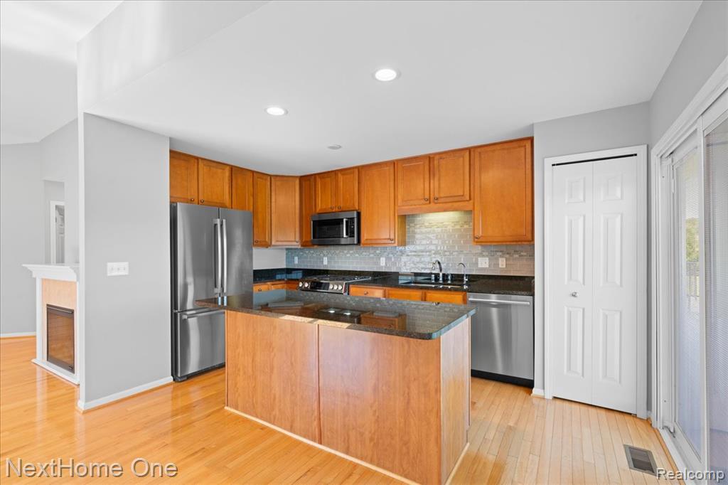 10083 Ridge Run Street, Unit 24 Howell, MI 48855 - Photo 6 of 27 Gallery Image 6