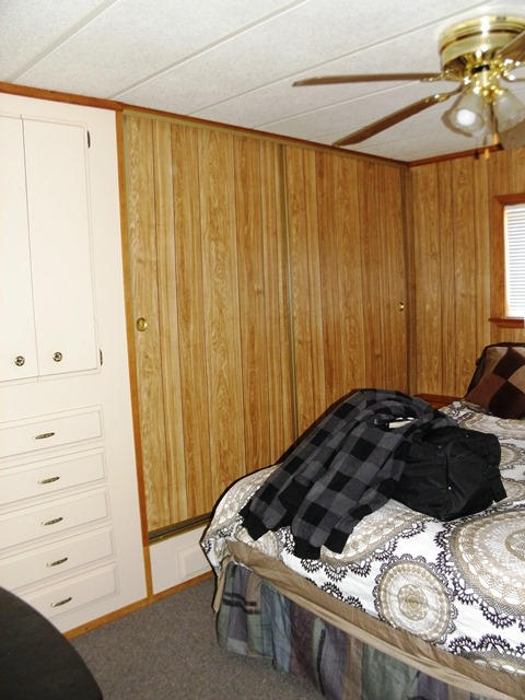 3322 Rim Lakes Drive Overgaard, AZ 85933 - Photo 34 of 36 a room with a bed