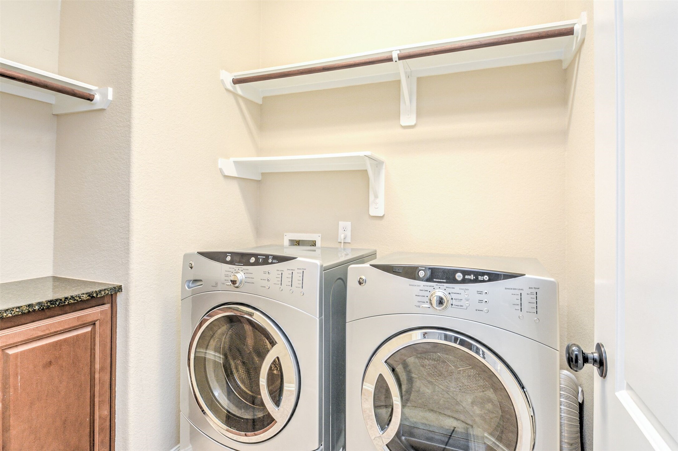 19 Cheswood Manor Court The Woodlands, TX 77382 - Photo 20 of 37 a utility room with dryer and washer