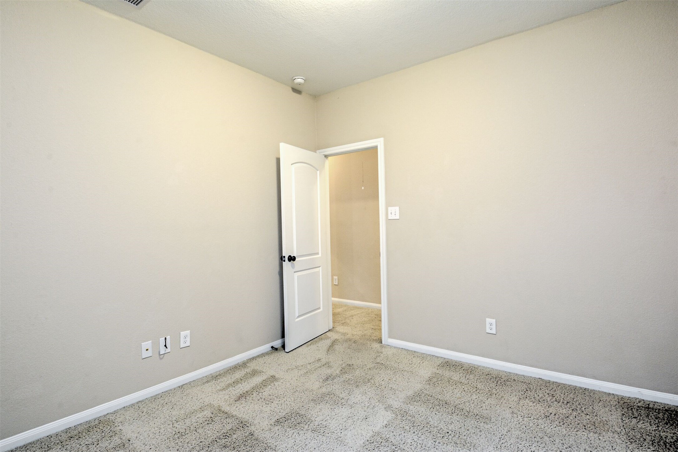 19 Cheswood Manor Court The Woodlands, TX 77382 - Photo 22 of 37 a view of an empty room