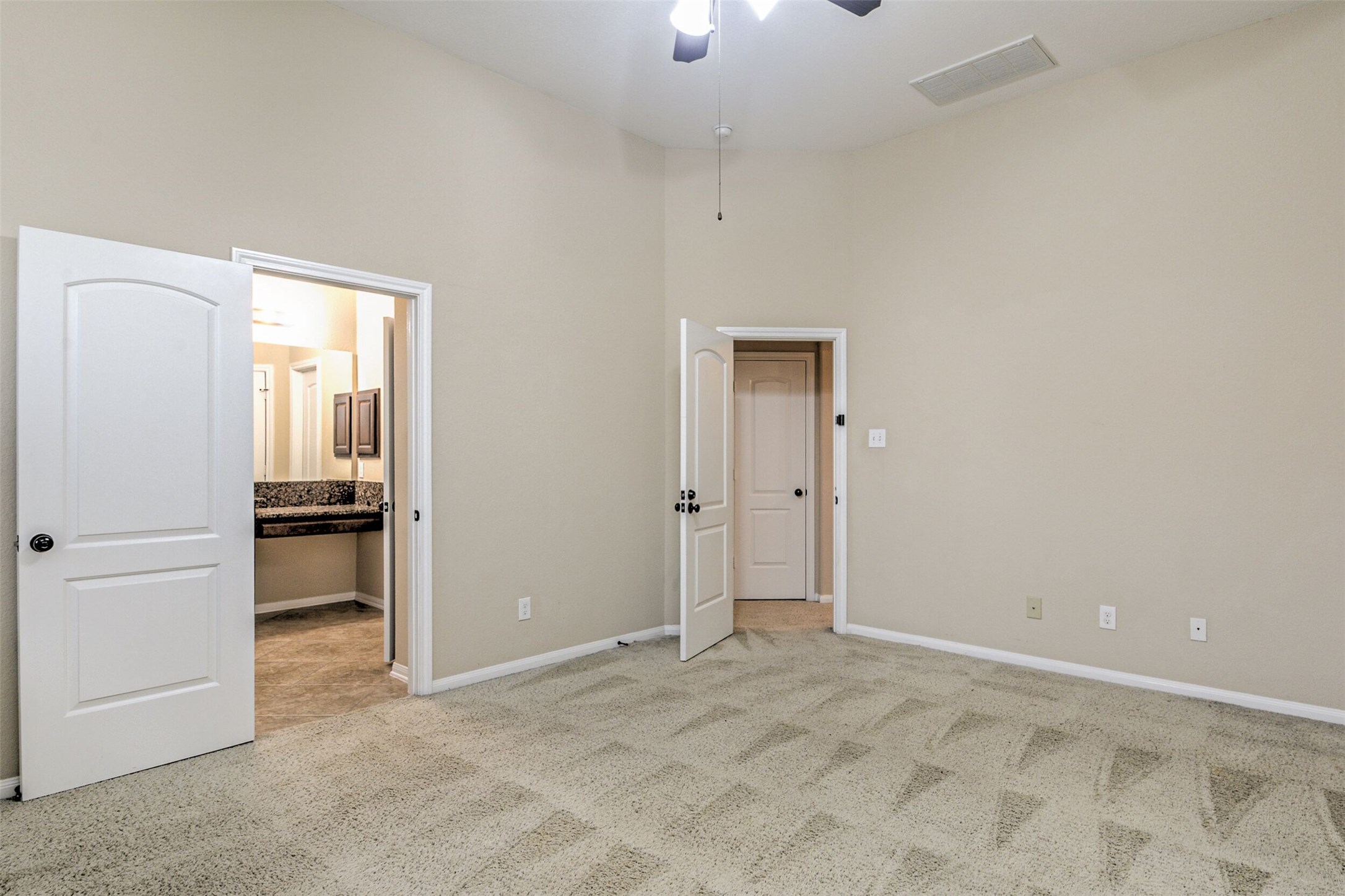 19 Cheswood Manor Court The Woodlands, TX 77382 - Photo 30 of 37 an empty room with closet and windows