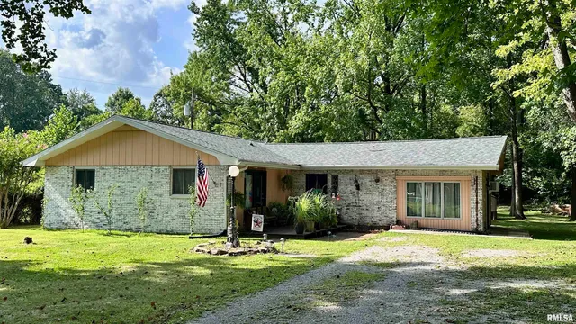 $170,000 | 909 North Road, West Frankfort, IL 62896