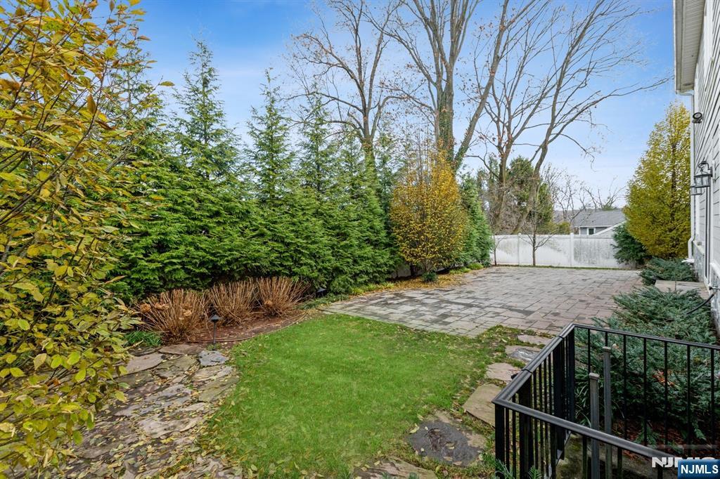 15 Woodland Road Cresskill, NJ 07626 - Photo 5 of 34