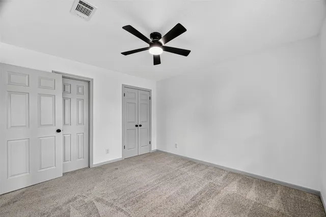 a view of empty room with a ceiling fan