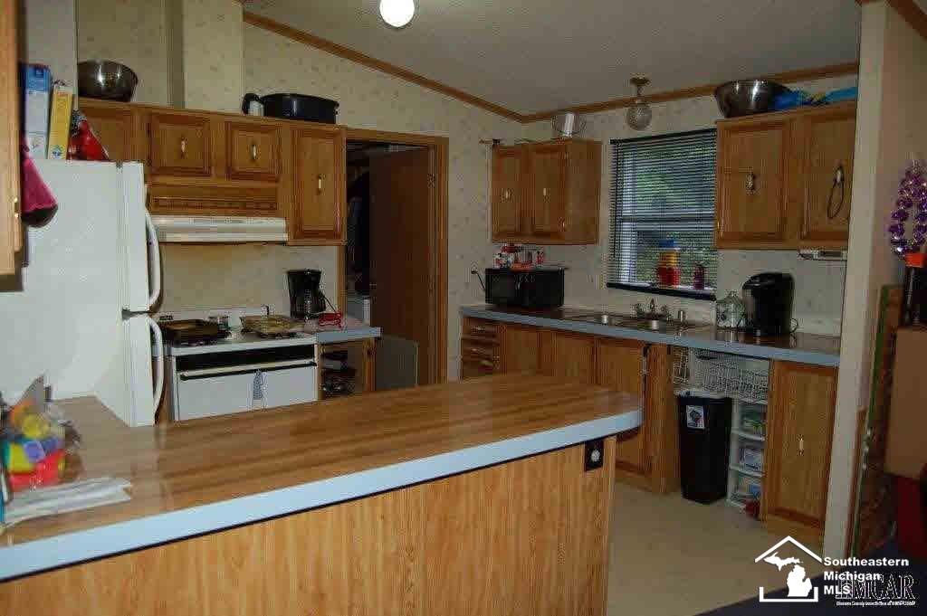 2250 West Sterns Road Temperance, MI 48182 - Photo 5 of 11 21219751-4.JPG