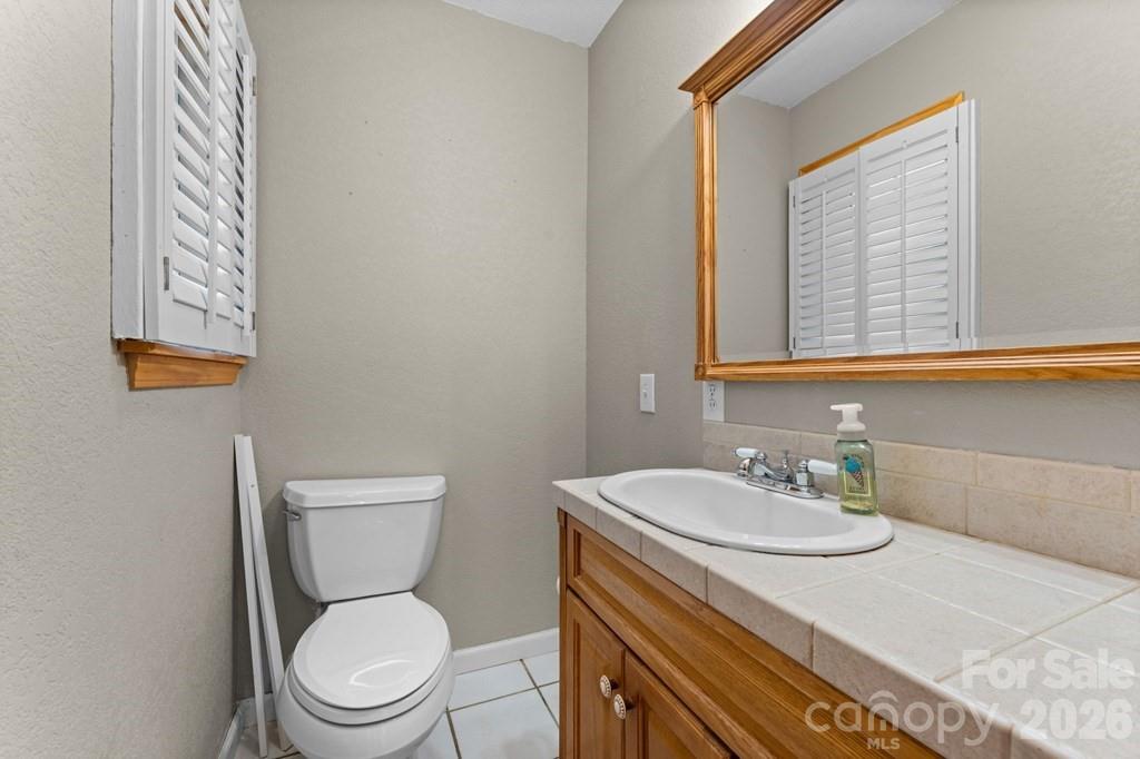 44 Elliston Court Sylva, NC 28779 - Photo 28 of 44 a bathroom with a toilet a sink and mirror
