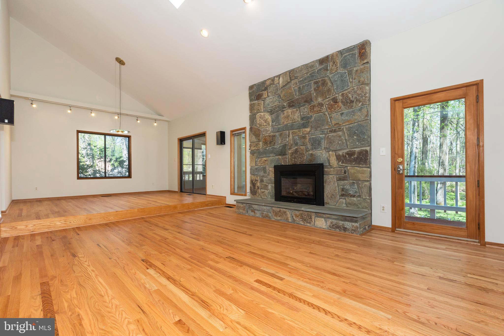 513 Springvale Road Great Falls, VA 22066 - Photo 22 of 95 Living room & dining room