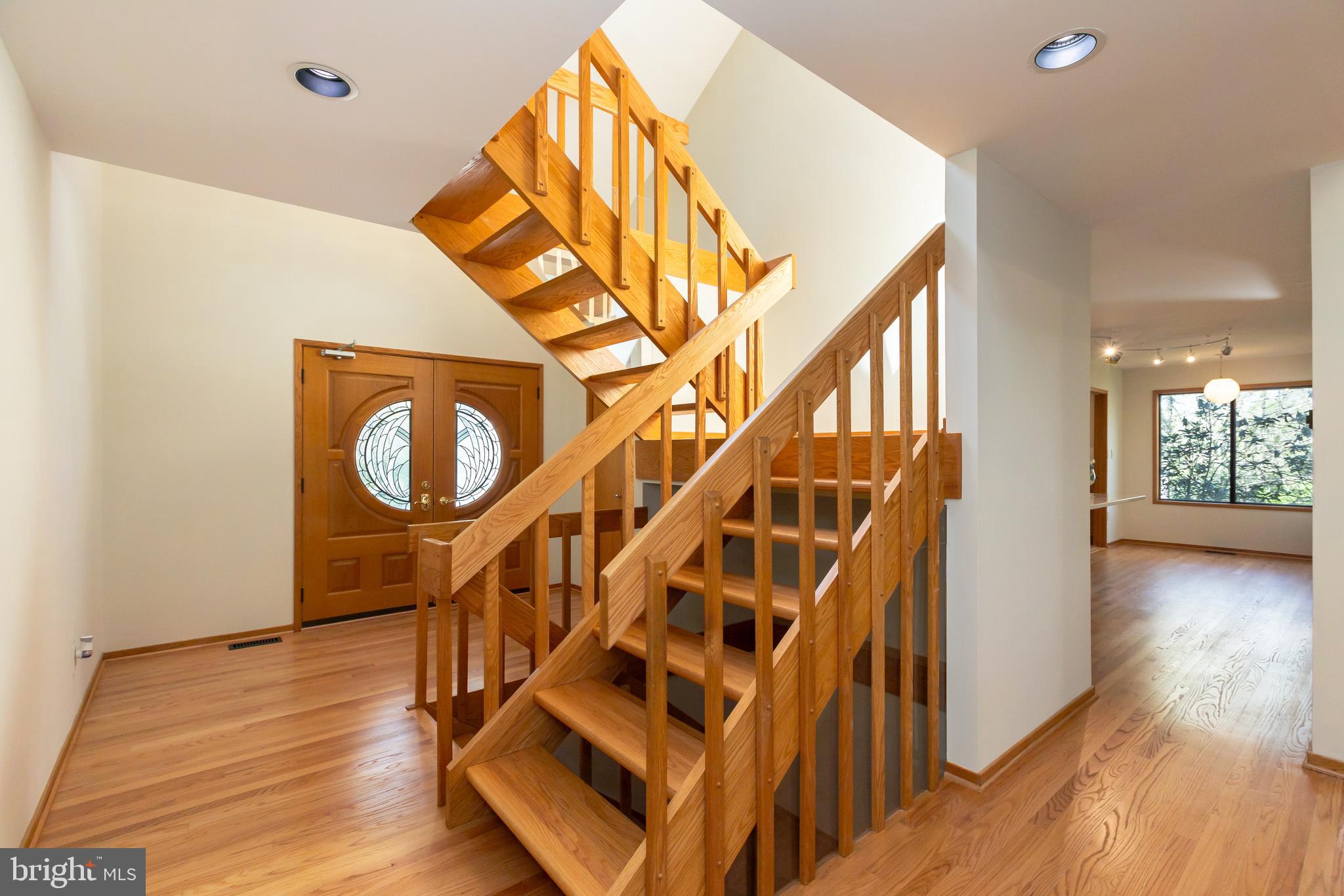 513 Springvale Road Great Falls, VA 22066 - Photo 31 of 95 Foyer