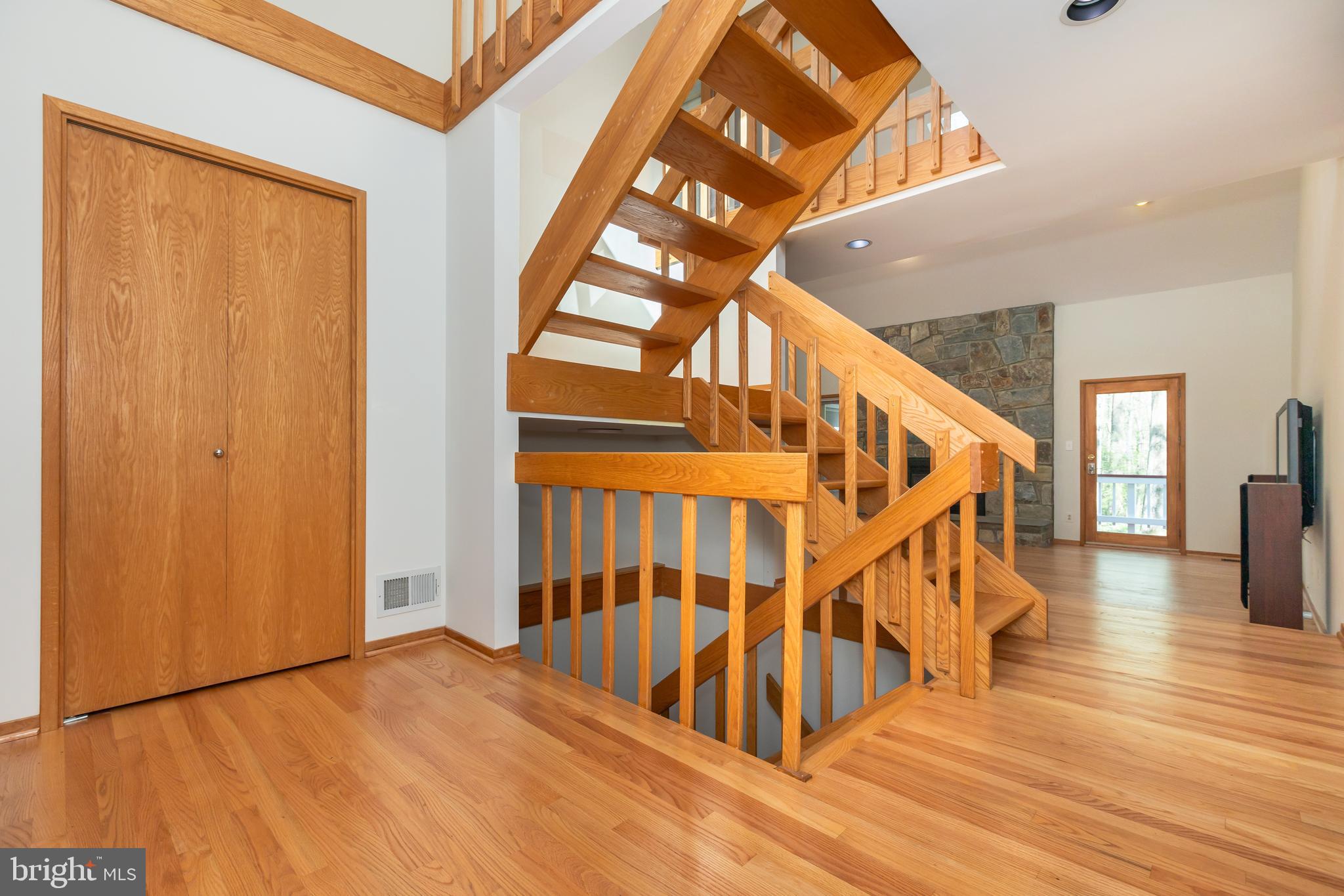 513 Springvale Road Great Falls, VA 22066 - Photo 32 of 95 Foyer