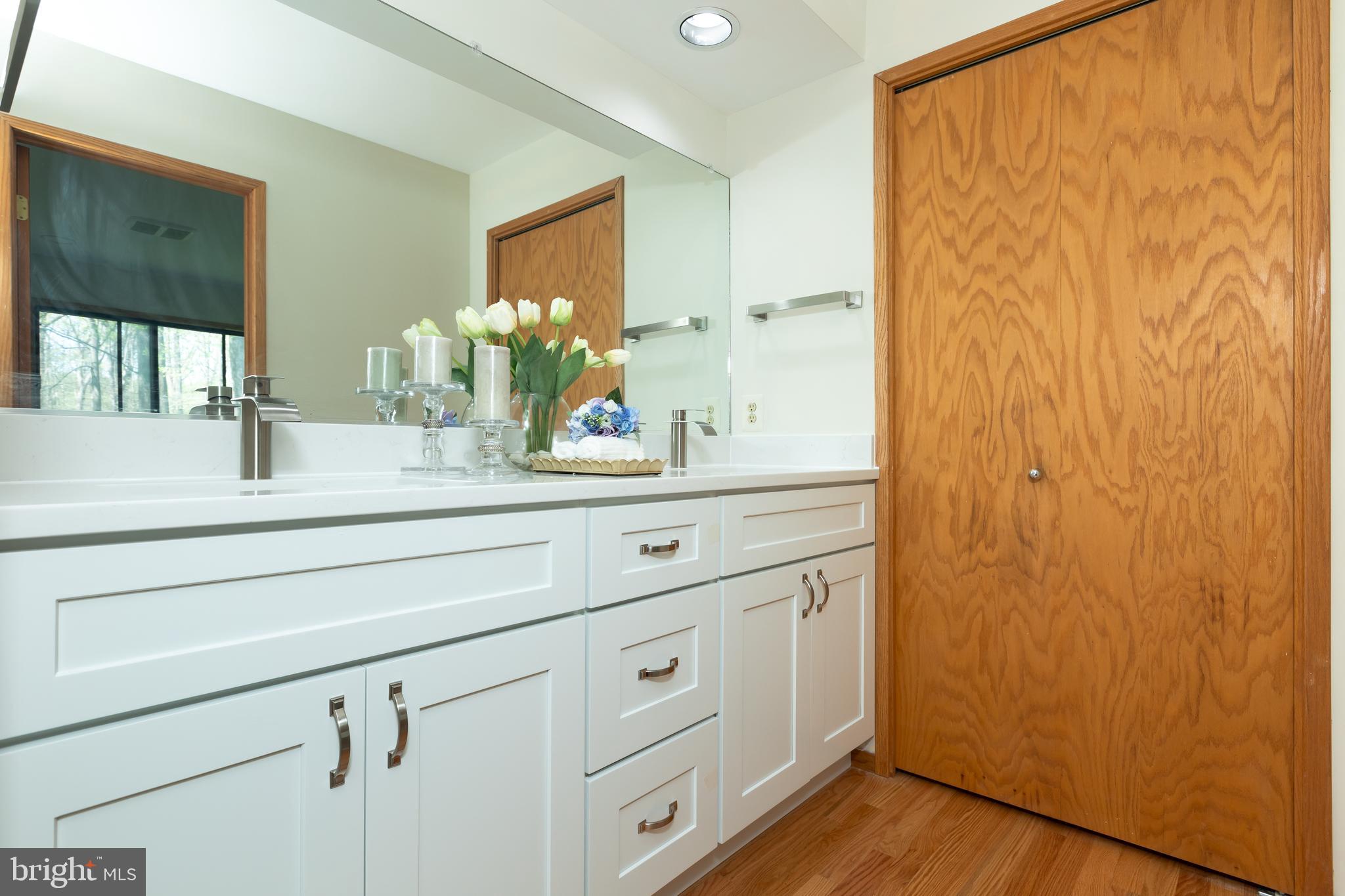 513 Springvale Road Great Falls, VA 22066 - Photo 42 of 95 Master bath