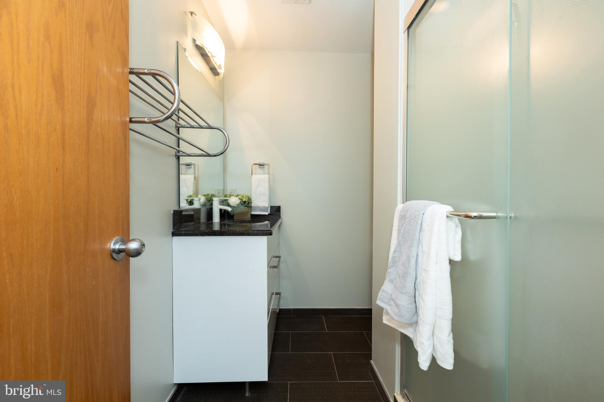 513 Springvale Road Great Falls, VA 22066 - Photo 57 of 95 Hallway full bath upper lever