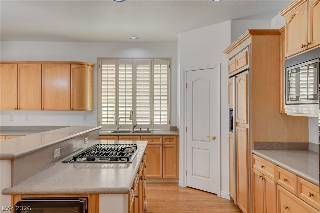 4354 Tall Tree Street Las Vegas, NV 89147 - Photo 24 of 67 This spacious kitchen offers a gas cooktop, built-in appliances, and ample counter space.