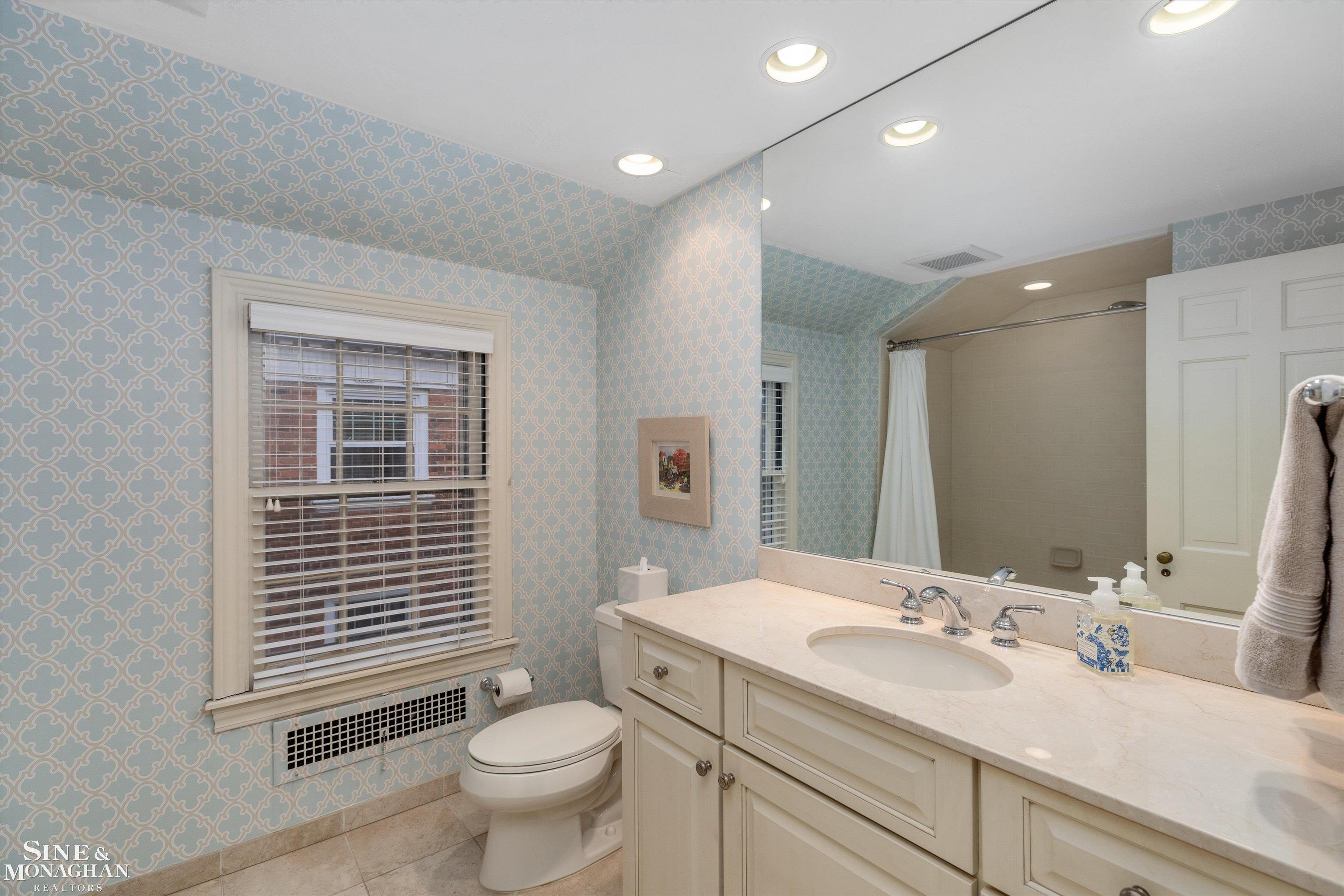 218 Merriweather Road Grosse Pointe, MI 48236 - Photo 35 of 51 50194541-80c4106c-667b-4139-9972-2936931324ea.JPG