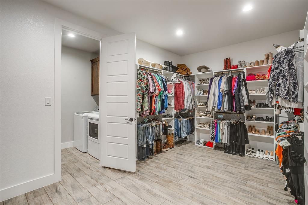 8895 Hutcheson Hill Road Springtown, TX 76082 - Photo 19 of 40 Master closet