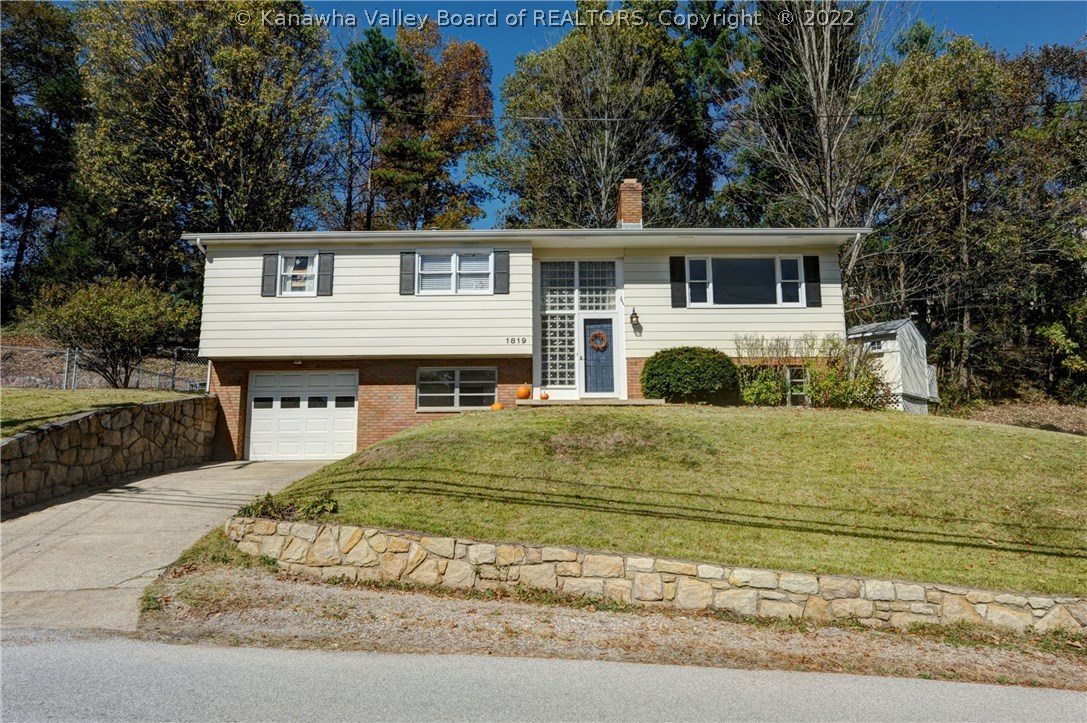 1819 Huber Road Charleston, WV 25314 - Photo 1 of 28 Gallery Image 1
