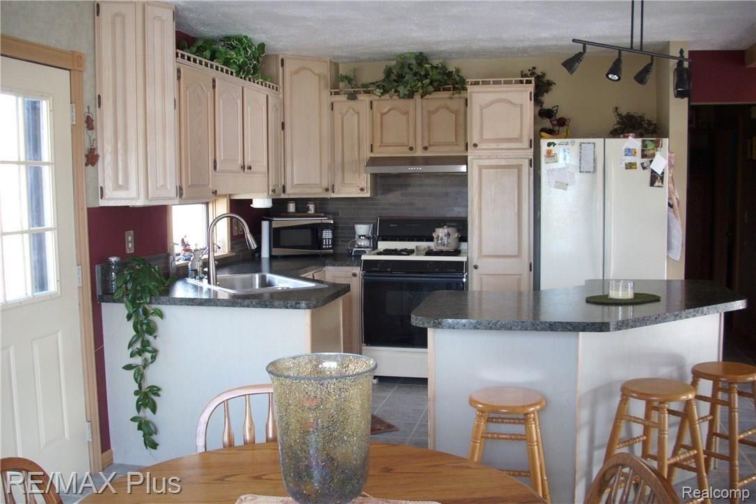 5165 Laur Road North Branch, MI 48461 - Photo 2 of 24 DSCI4625.JPG