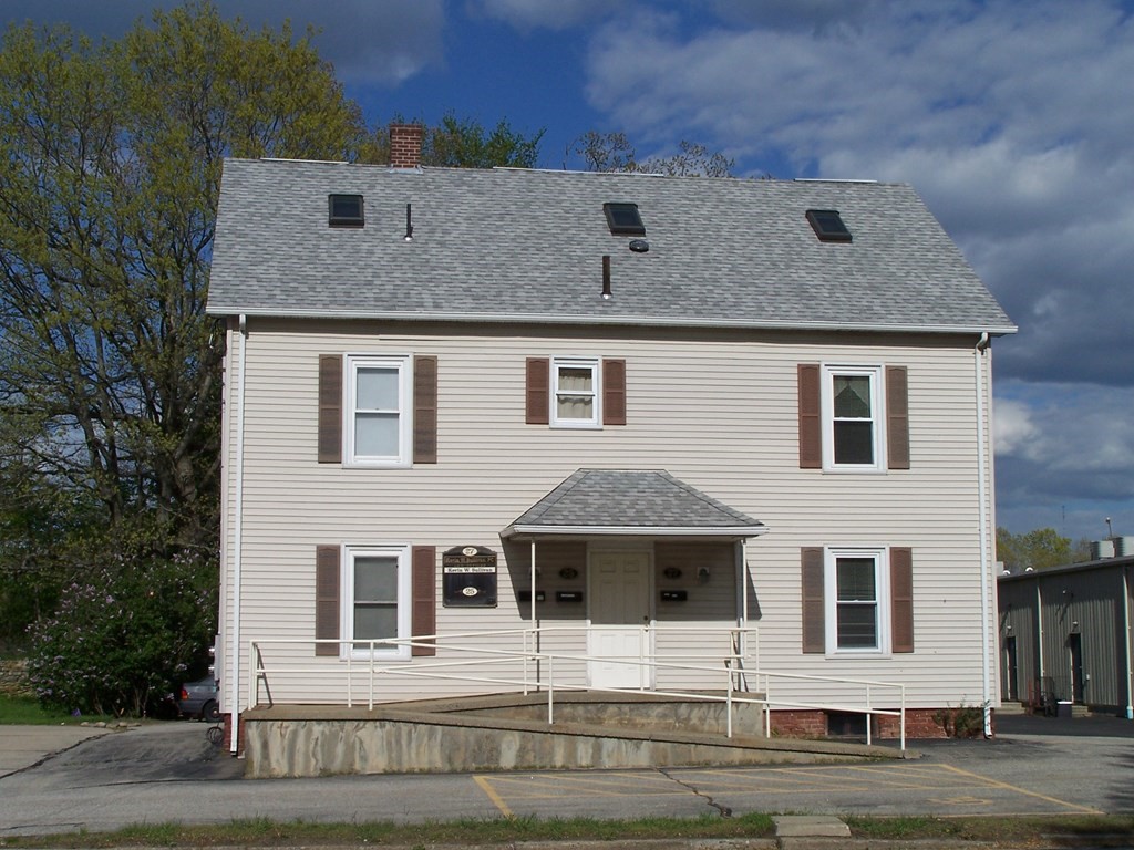 25-27 Thompson Road Webster, MA 01570 - Photo 2 of 5