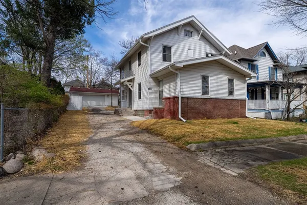 $309,900 | 806 East Olive Street, Bloomington, IL 61701
