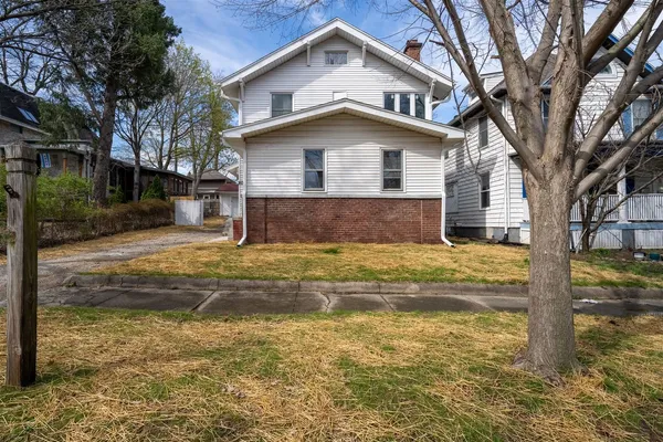 $309,900 | 806 East Olive Street, Bloomington, IL 61701