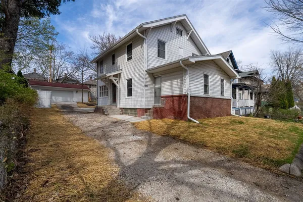 $309,900 | 806 East Olive Street, Bloomington, IL 61701