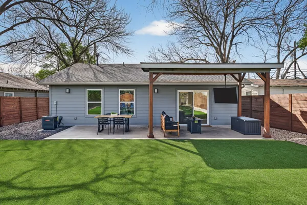 $589,900 | 504 West Croslin Street, Austin, TX 78752