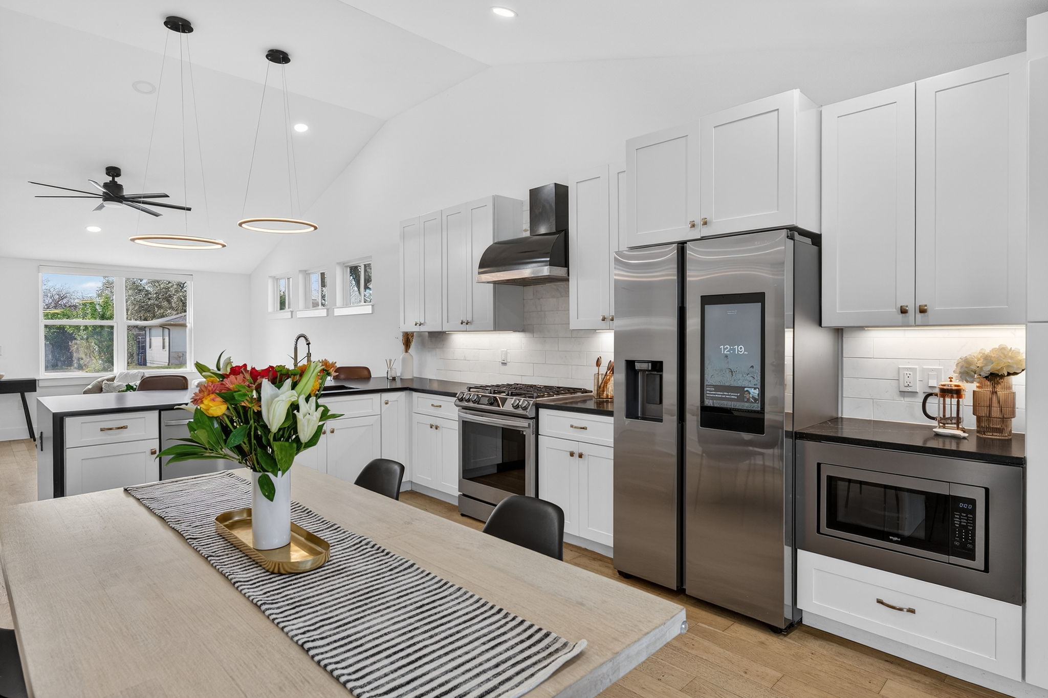 504 West Croslin Street Austin, TX 78752 - Photo 7 of 19