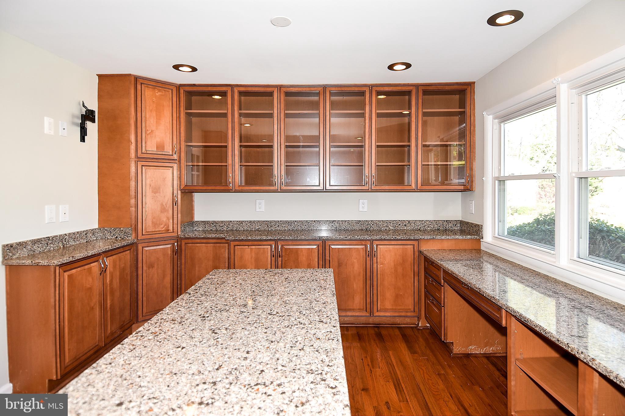 6436 Bowie Drive Springfield, VA 22150 - Photo 10 of 49 Center Island - sits four