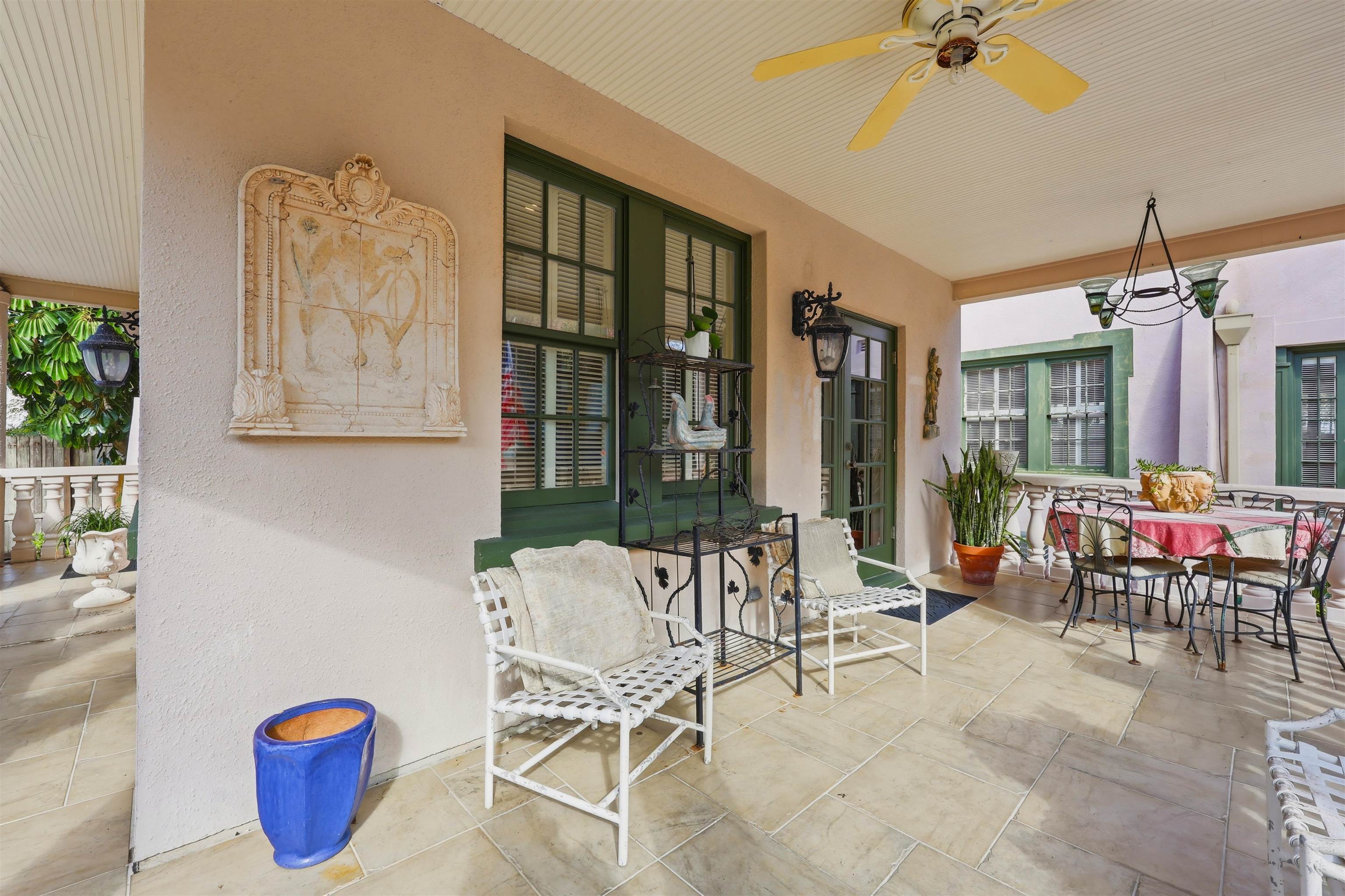 124 Marine Street St. Augustine, FL 32084 - Photo 28 of 41 a living room with furniture