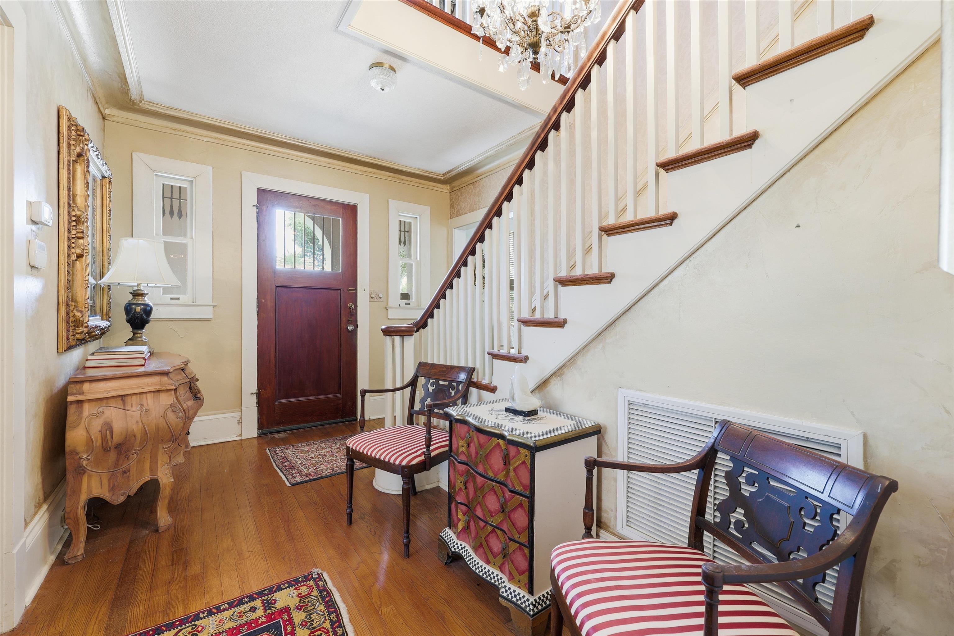 124 Marine Street St. Augustine, FL 32084 - Photo 5 of 41 a living room with furniture