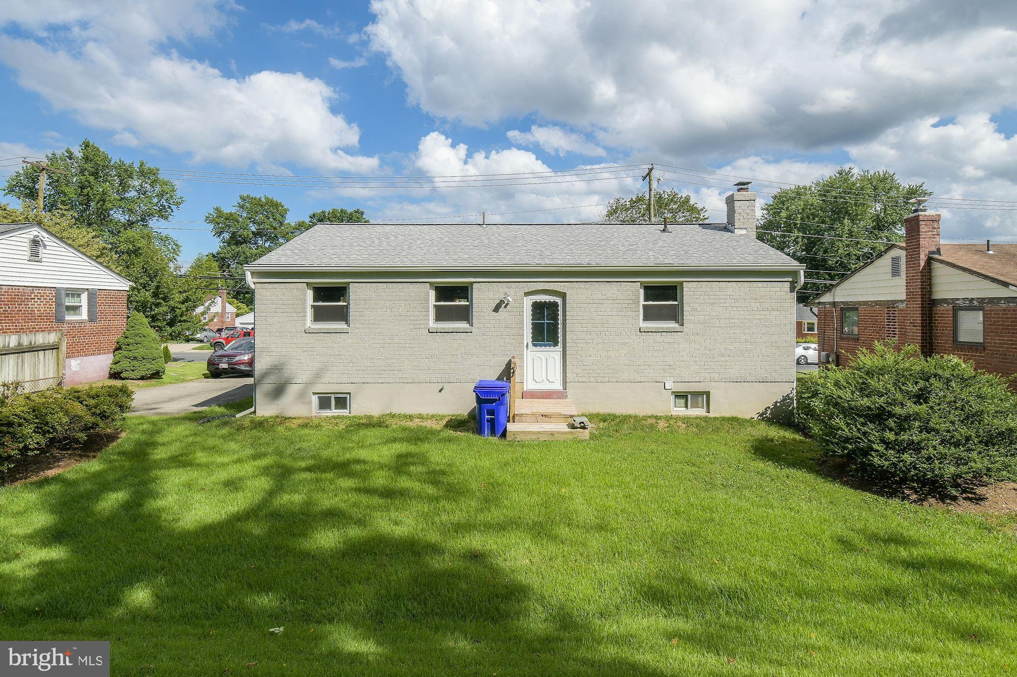 11908 Rocking Horse Road Rockville, MD 20852 - Photo 2 of 33 Gallery Image 2