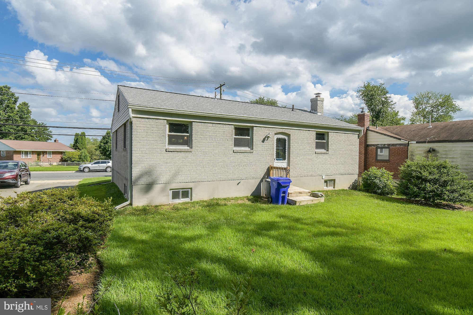 11908 Rocking Horse Road Rockville, MD 20852 - Photo 4 of 33 Gallery Image 4
