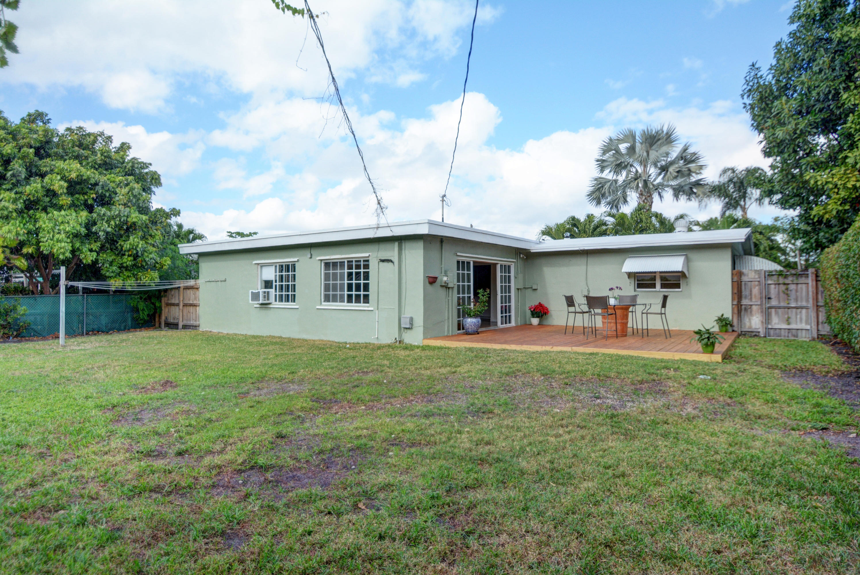 310 Northwest 21st Street Boca Raton, FL 33431 - Photo 23 of 25 Fenced backyard