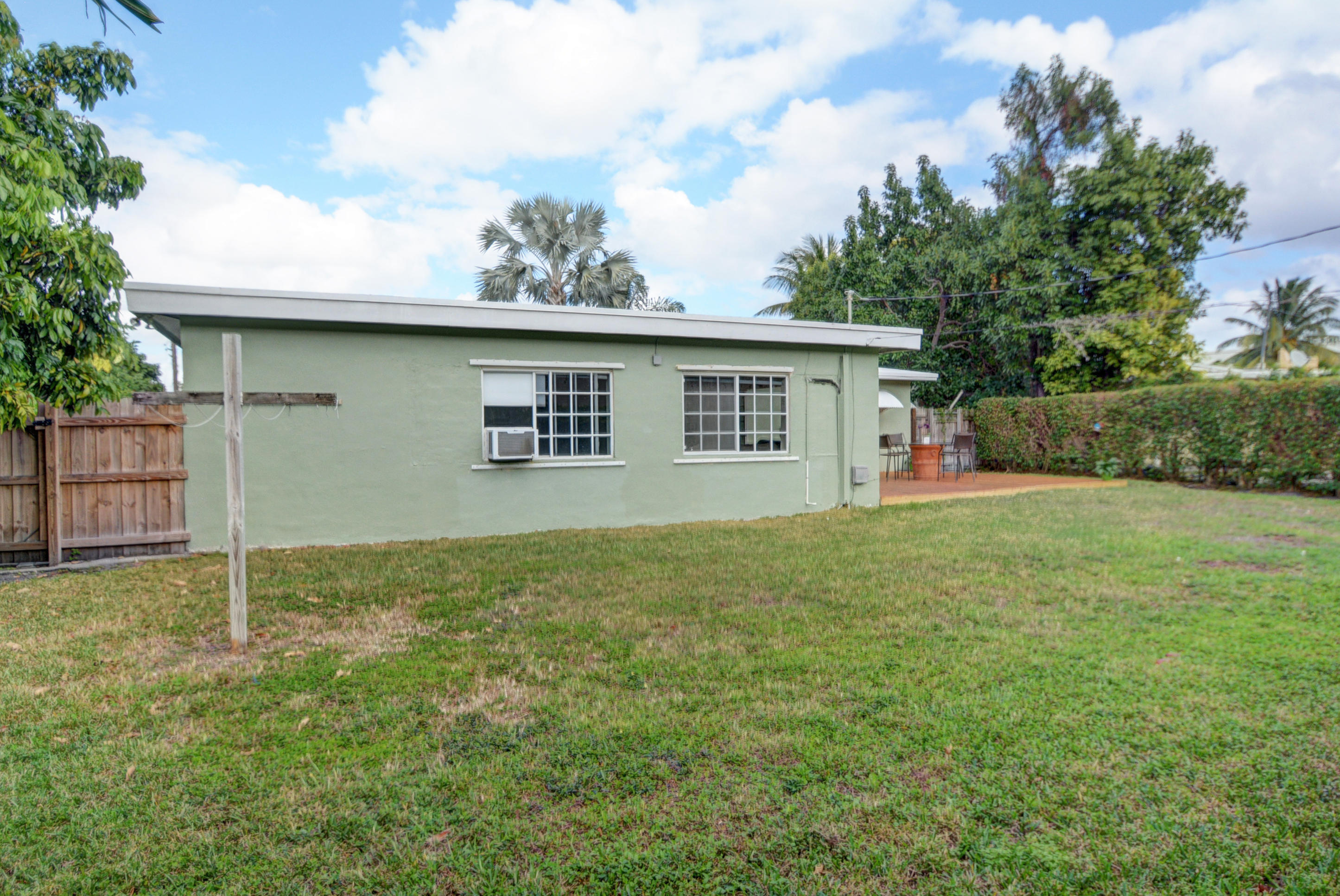 310 Northwest 21st Street Boca Raton, FL 33431 - Photo 24 of 25 Backyard