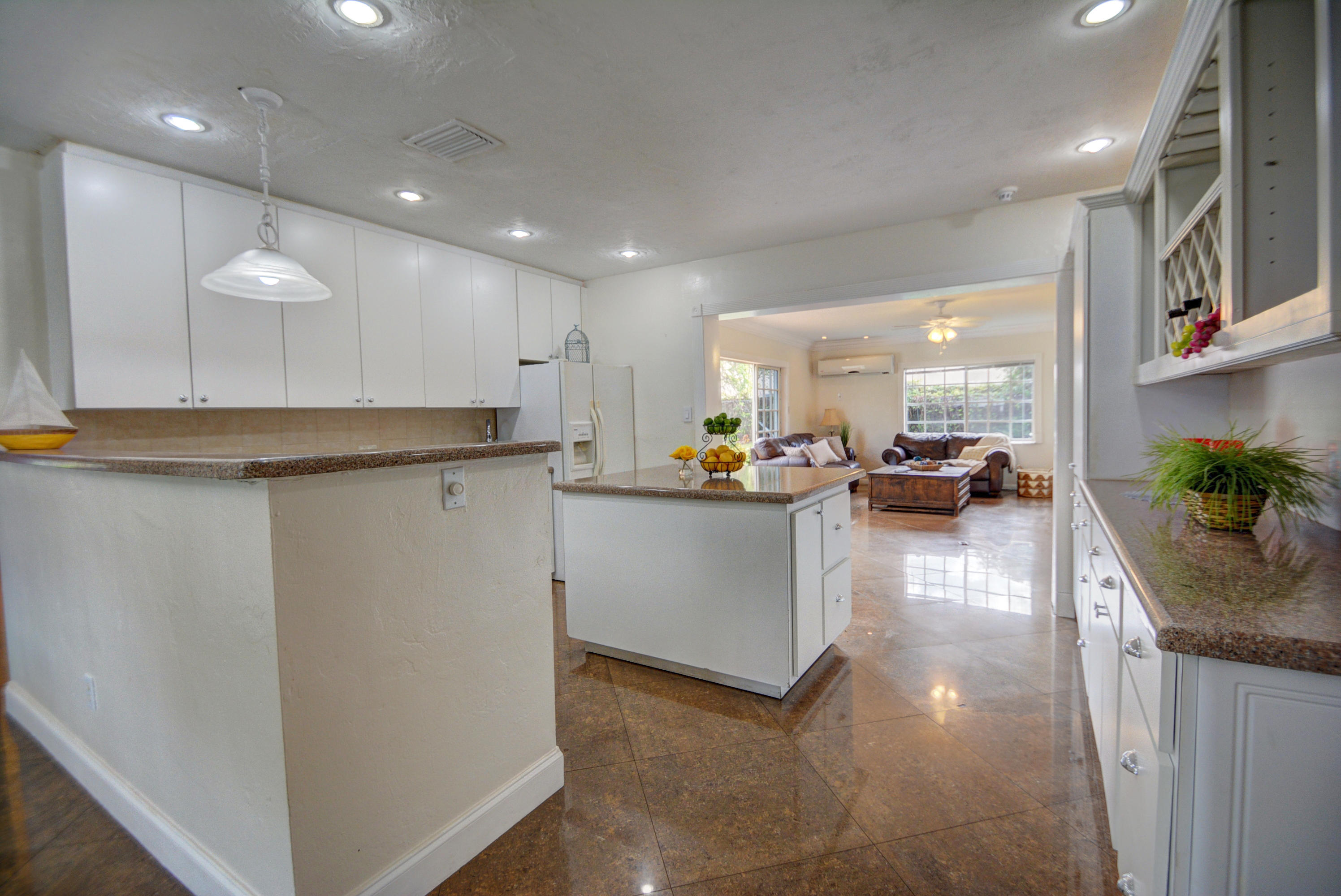 310 Northwest 21st Street Boca Raton, FL 33431 - Photo 5 of 25 Spacious kitchen with quartz countertops